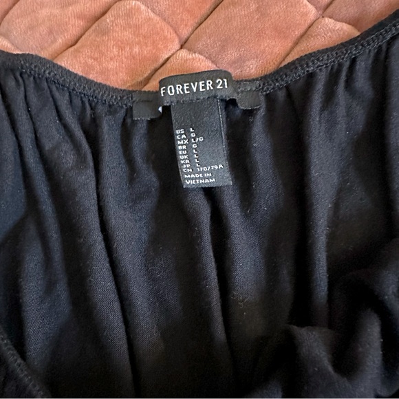 Black off the shoulder romper - Picture 2 of 3